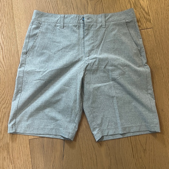 Devereux Golf 7.5" Gravity Short in Color “Steel” Size 32 - Picture 2 of 5